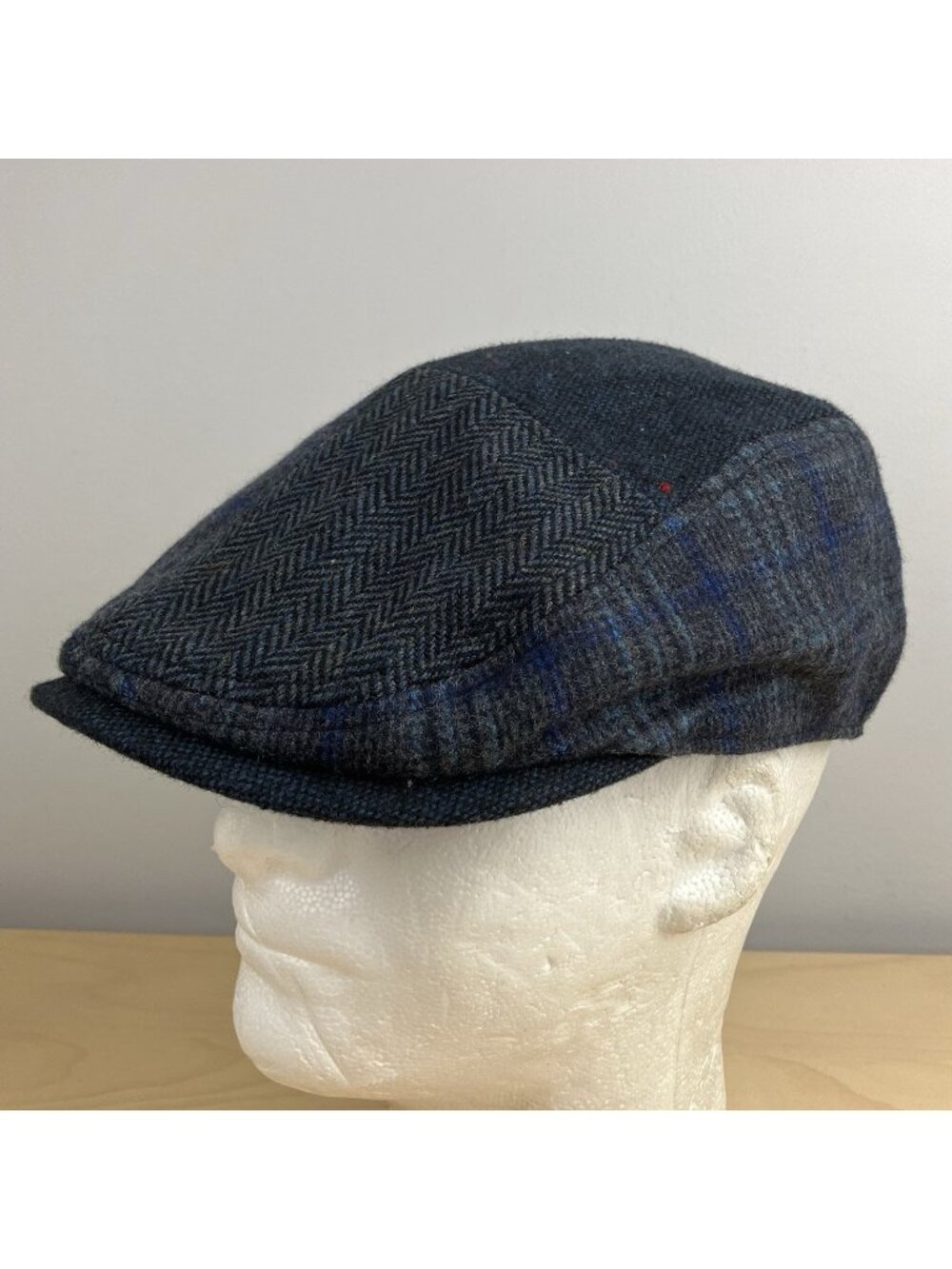 Lids Newsboy Cabbie Hat Men’s Size S/M Wool Blend Blue Gray Plaid Patterned